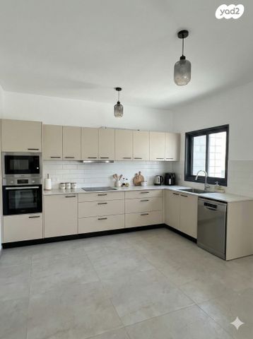 הרב מרדכי אליהו 