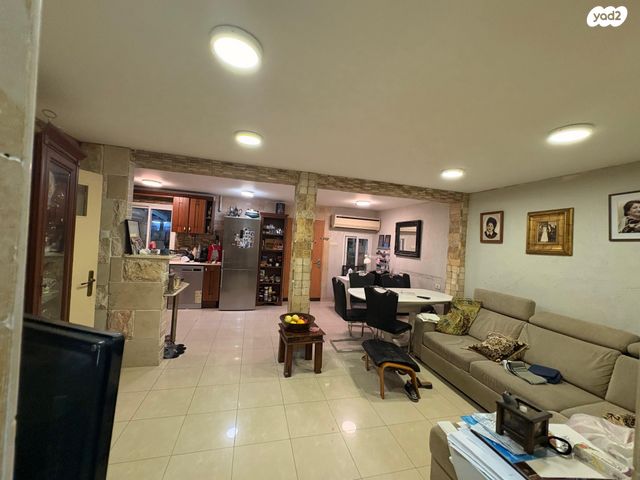 דירת גן, שלום צלח, פתח תקווה