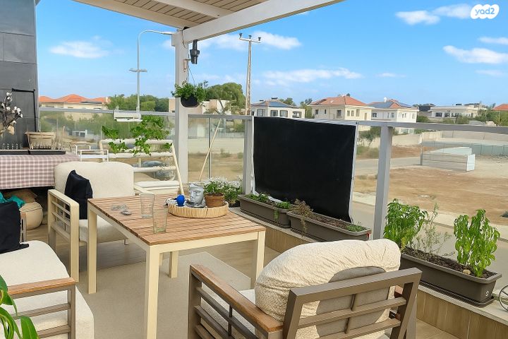 דירה, שדרות מנחם בגין 35, גבעת אולגה, חדרה