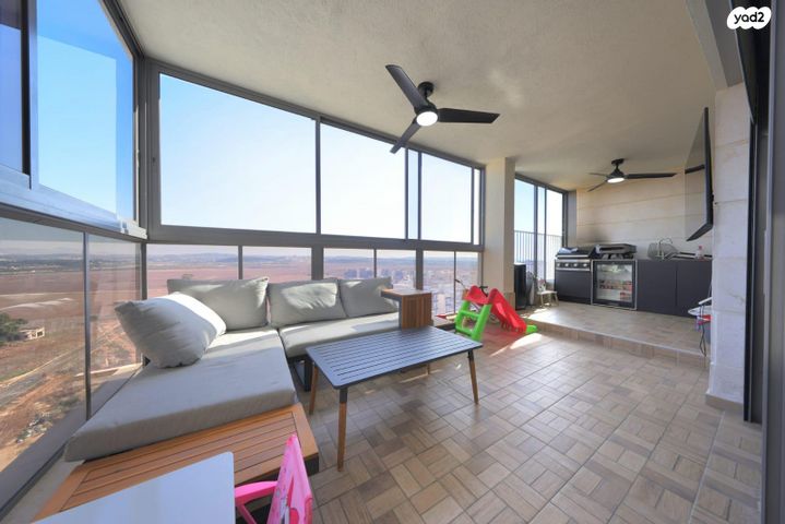 דירה, יצחק שמיר, גבעת הרקפות, קרית ביאליק