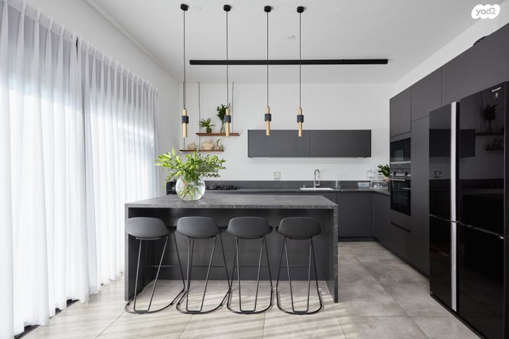 גג/ פנטהאוז, הגיבור האלמוני, תל אביב יפו