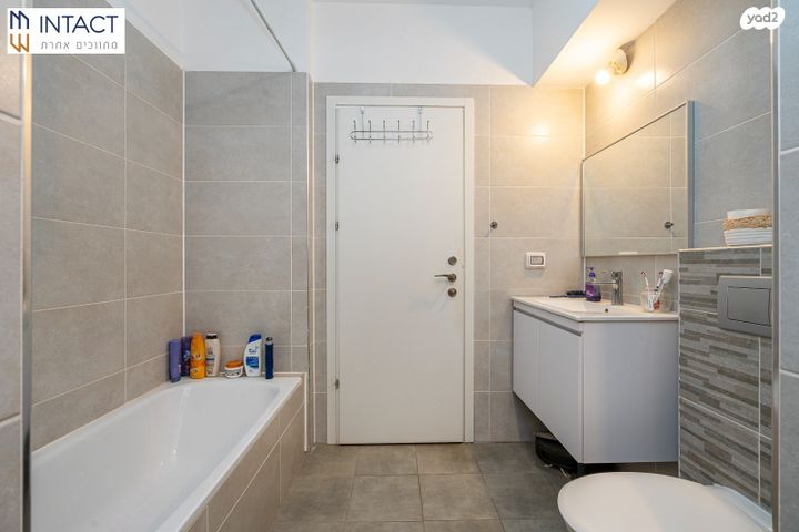 דירה, הפרחים, חריש