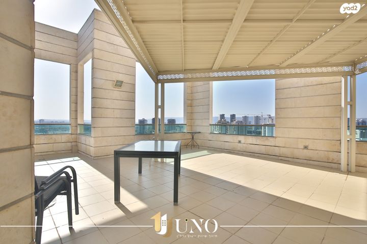 גג/ פנטהאוז, מנחם בגין 35, נווה גנים, קרית מוצקין
