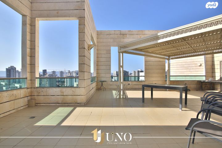 גג/ פנטהאוז, מנחם בגין 35, נווה גנים, קרית מוצקין