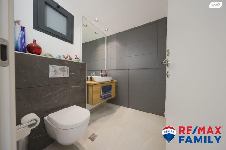 גג/ פנטהאוז, עוזי חיטמן 14, משכנות האומנים, קרית מוצקין