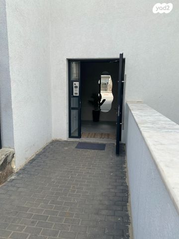 גג/ פנטהאוז, חצור הגלילית