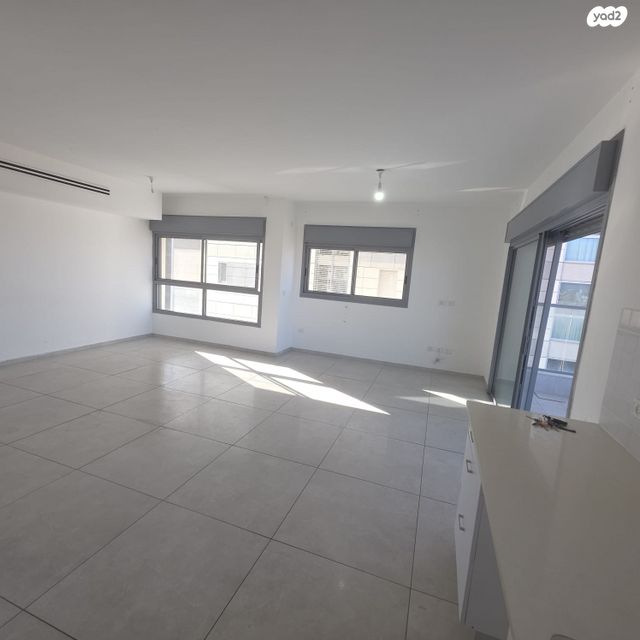 דירה, שדרות מנחם בגין, גבעת אולגה, חדרה