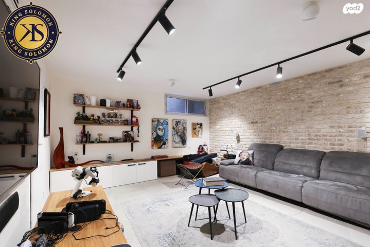 דו משפחתי, דוד דבורה, מגדל המים, קרית אונו