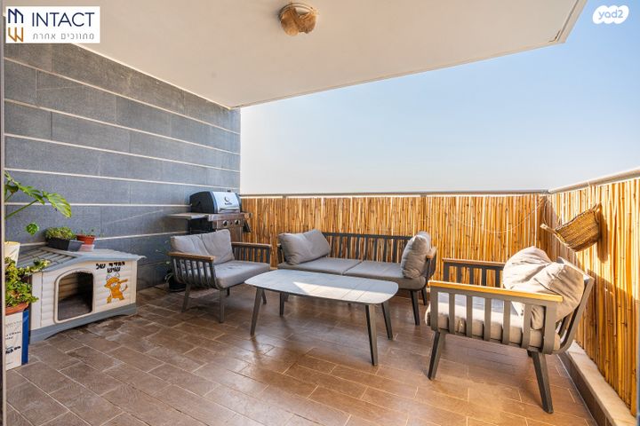 דירה, הפרחים, חריש