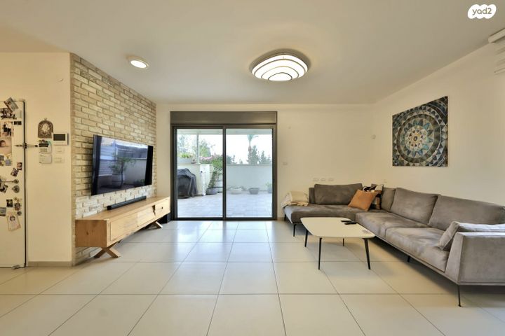 דירת גן, בית"ר, גבעת הרקפות, גבעת תל חי, קרית אתא