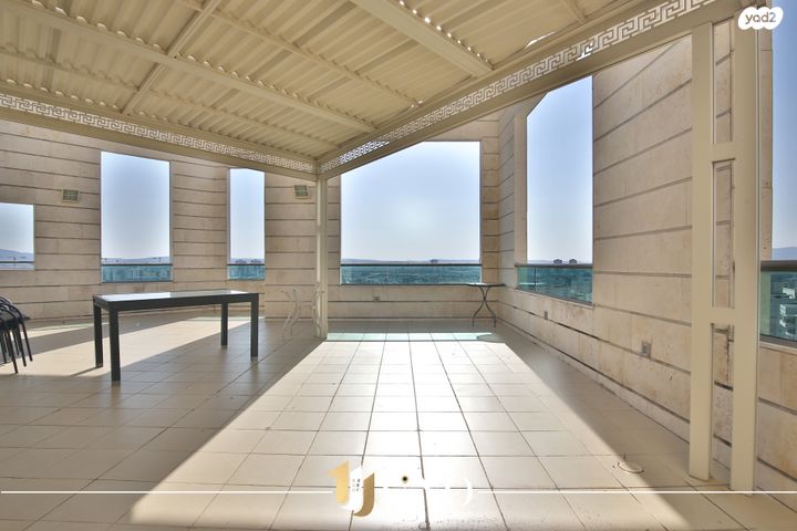 גג/ פנטהאוז, מנחם בגין 35, נווה גנים, קרית מוצקין