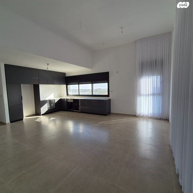 גג/ פנטהאוז, אריאל שרון, נווה שרון / שער העיר, נתיבות