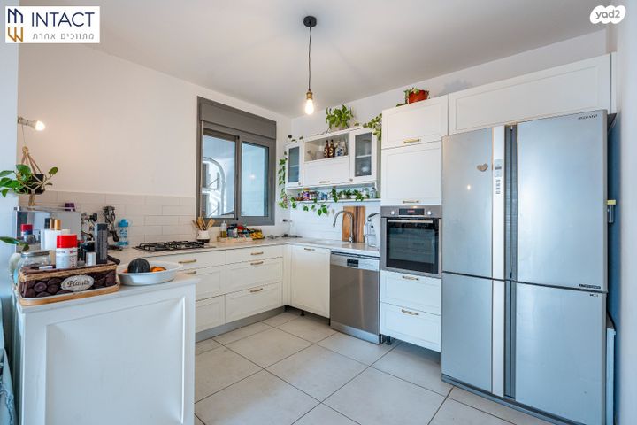 דירה, הפרחים, חריש