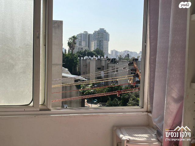 דירה, דוכיפת, נאות בן גוריון, יבנה