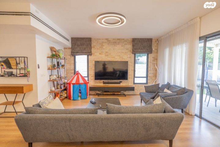 דו משפחתי, עתלית