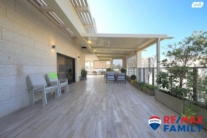 גג/ פנטהאוז, עוזי חיטמן 14, משכנות האומנים, קרית מוצקין