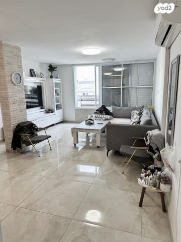 דירה, דרך רזיאל, צפון מזרח מרכז העיר, נתניה