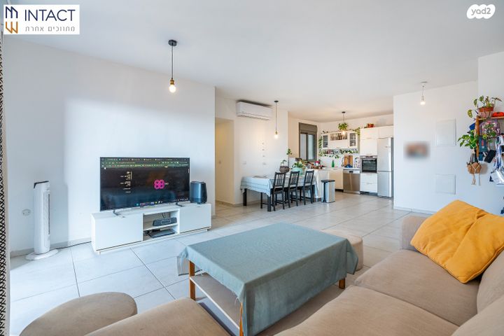 דירה, הפרחים, חריש