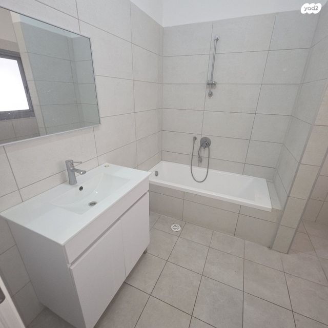 דירה, שדרות מנחם בגין, גבעת אולגה, חדרה