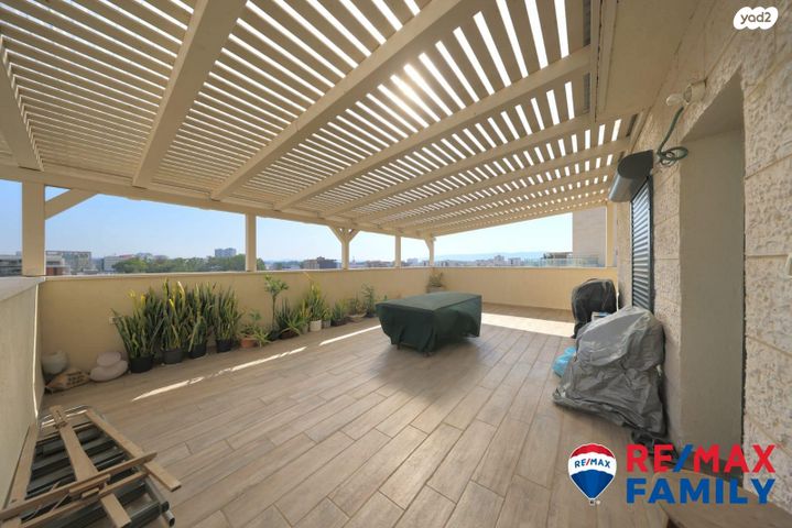 גג/ פנטהאוז, עוזי חיטמן 14, משכנות האומנים, קרית מוצקין