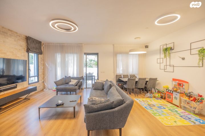 דו משפחתי, עתלית