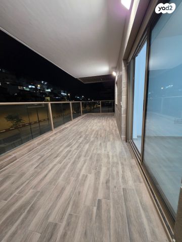 דירה, הנרקיסים, רכסים, רכסים