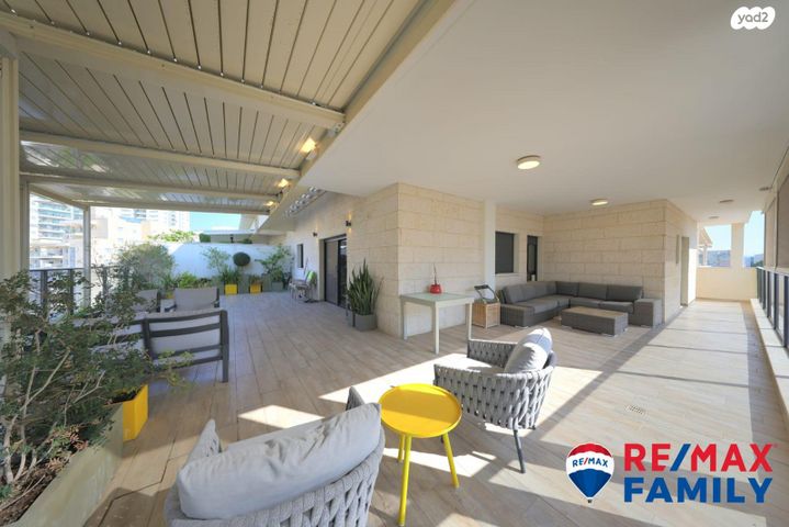 גג/ פנטהאוז, עוזי חיטמן 14, משכנות האומנים, קרית מוצקין