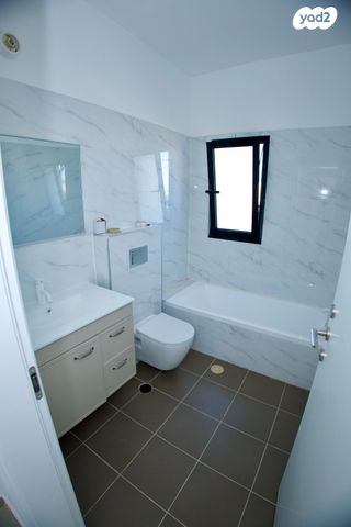 גג/ פנטהאוז, אריאל שרון, נווה שרון / שער העיר, נתיבות