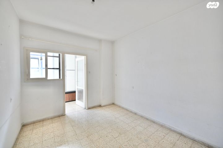 דירה, דרור, רמב"ם, ראשון לציון