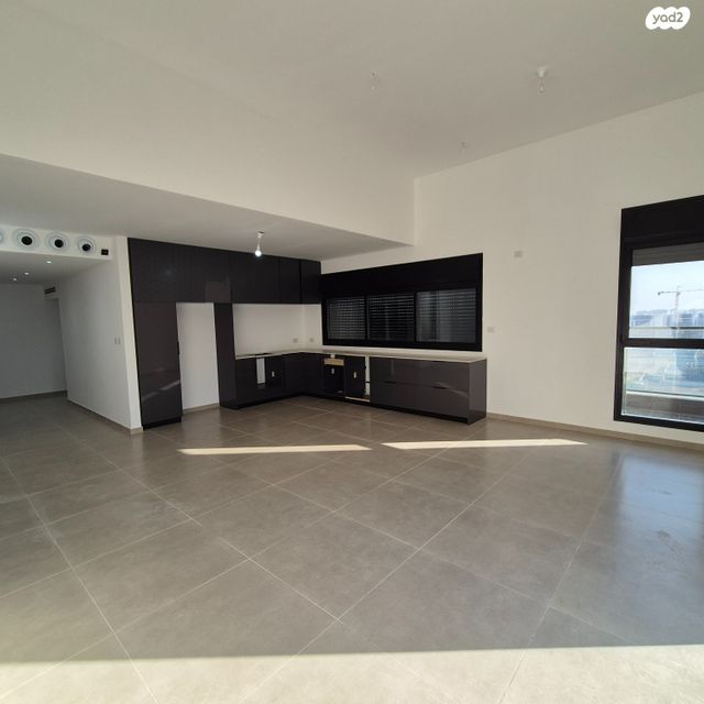 גג/ פנטהאוז, אריאל שרון, נווה שרון / שער העיר, נתיבות