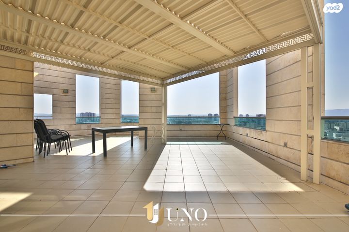 גג/ פנטהאוז, מנחם בגין 35, נווה גנים, קרית מוצקין