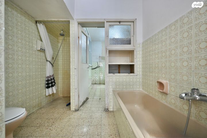 דירה, דרור, רמב"ם, ראשון לציון