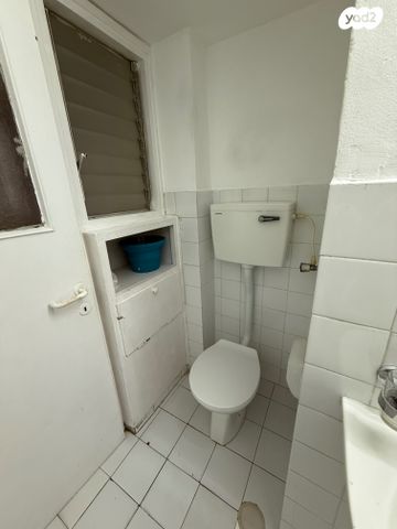 דירה, ד"ר אברהם אליהו הרכבי, תל חיים, תל אביב יפו