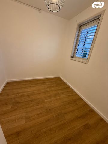 דירה, ד"ר אברהם אליהו הרכבי, תל חיים, תל אביב יפו