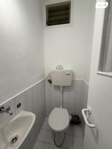 דירה, ד"ר אברהם אליהו הרכבי, תל חיים, תל אביב יפו