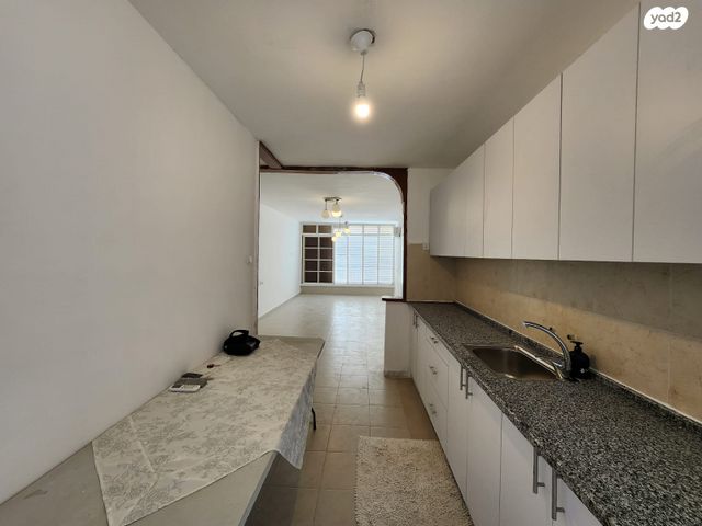 דירה, דקר, שז"ר / דקר, טירת כרמל