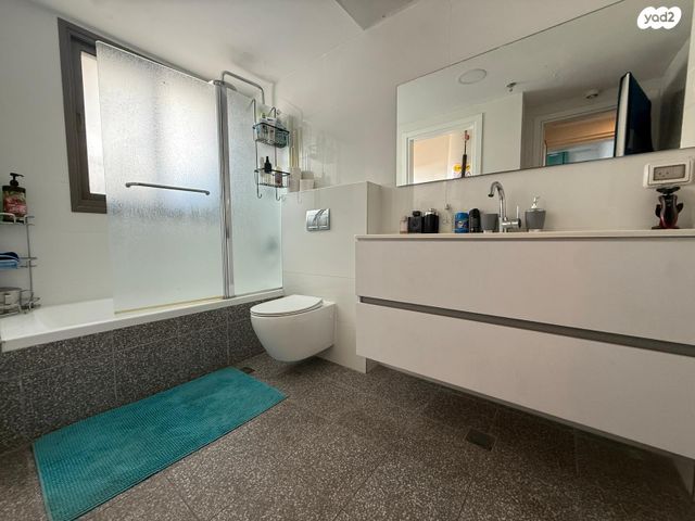 גג/ פנטהאוז, אור עקיבא