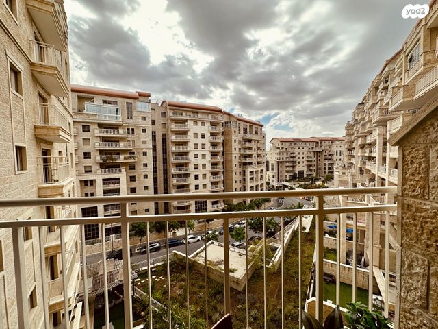 דירה, היכל המשפט, קרית הלאום, ירושלים