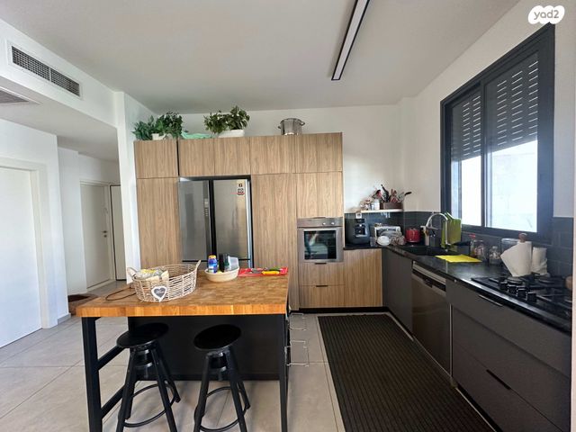 שושנה דמארי 