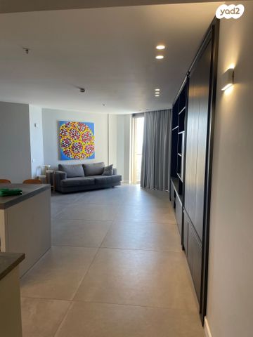 דירה, אלי לנדאו, הרצליה פיתוח, הרצליה