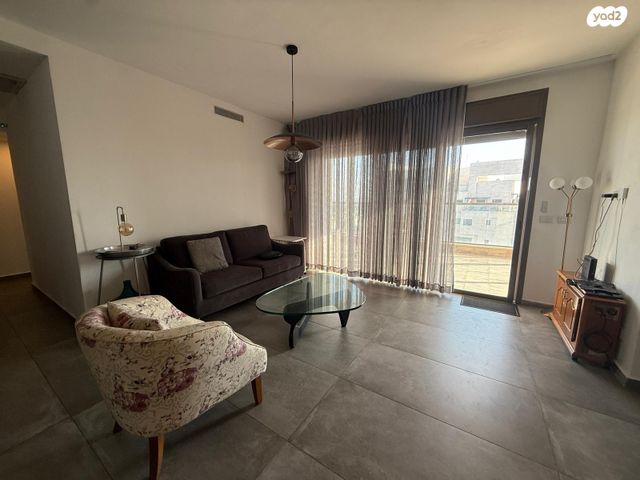 גג/ פנטהאוז, אור עקיבא