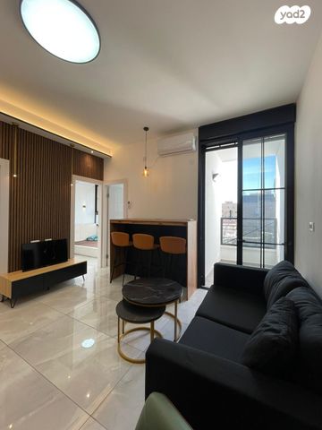 דירה, שדרות כצנלסון 8, מרכז העיר, קרית אתא