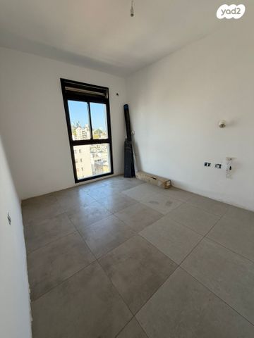 דירה, הרא"ה 153, עליות, רמת גן