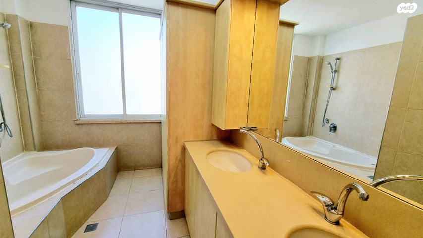 דירה, הרצליה