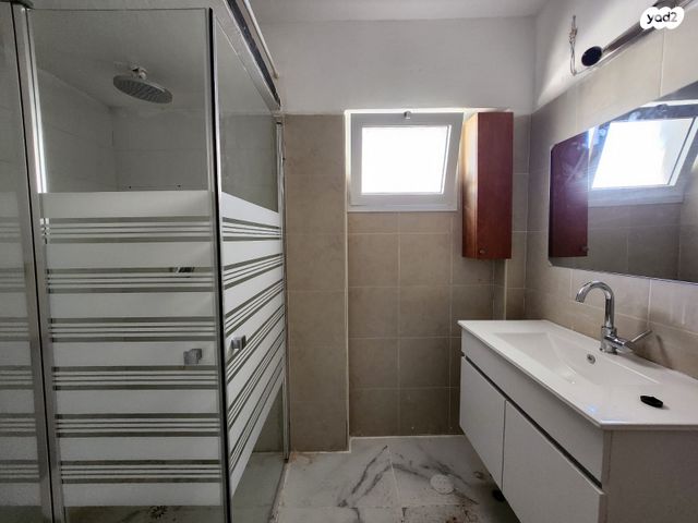 דירה, דקר, שז"ר / דקר, טירת כרמל