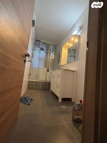 דירה, האחים זייגר, אברמוביץ', ראשון לציון