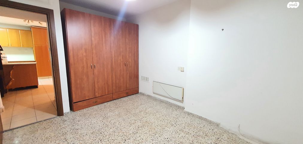 דירה, שרה אהרונסון, אזור הבילויים, רמת גן