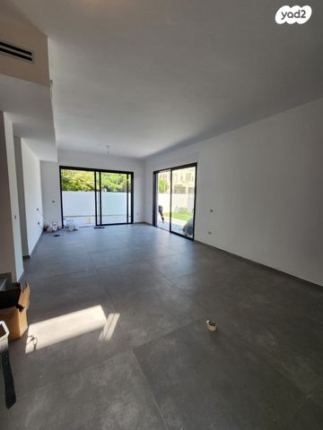 בית פרטי/ קוטג', בארי, יצחק, חדרה