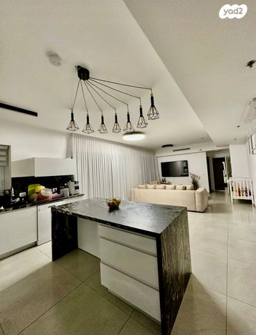 דירה, שדרות רחבעם זאבי, גבעת אולגה, חדרה