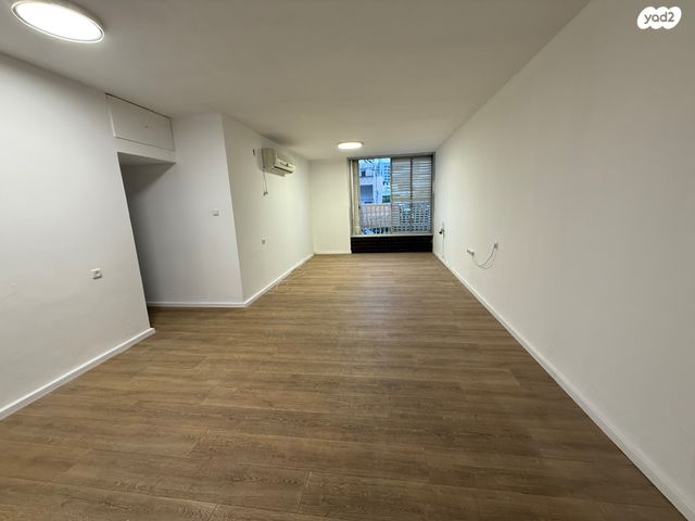 דירה, ד"ר אברהם אליהו הרכבי, תל חיים, תל אביב יפו